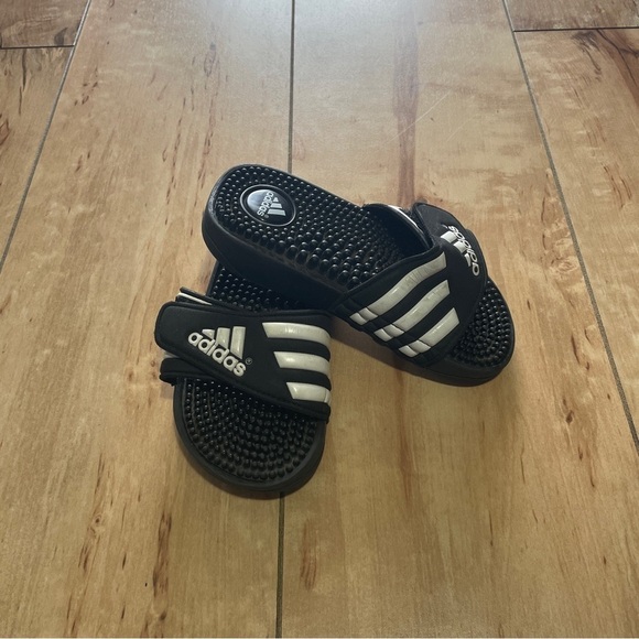 Adidas - unisex slides - kids size 12 - black, white‎ - Picture 1 of 3